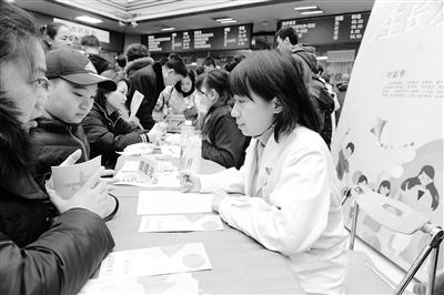 蘭州大學(xué)第一醫(yī)院舉行“新年！新高度！”兒童保健義診活動(dòng)