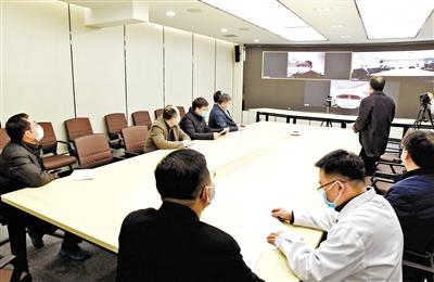 蘭大校長嚴(yán)純?nèi)A等視頻連線蘭大一院、二院支援湖北醫(yī)療隊(duì)員