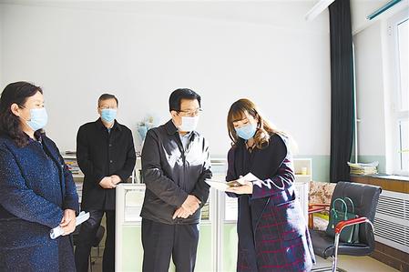 林鐸在高校和中小學(xué)調(diào)研指導(dǎo)工作時強(qiáng)調(diào) 統(tǒng)籌做好疫情防控和在線教育教學(xué) 為各類學(xué)校早日全面開學(xué)創(chuàng)造條件