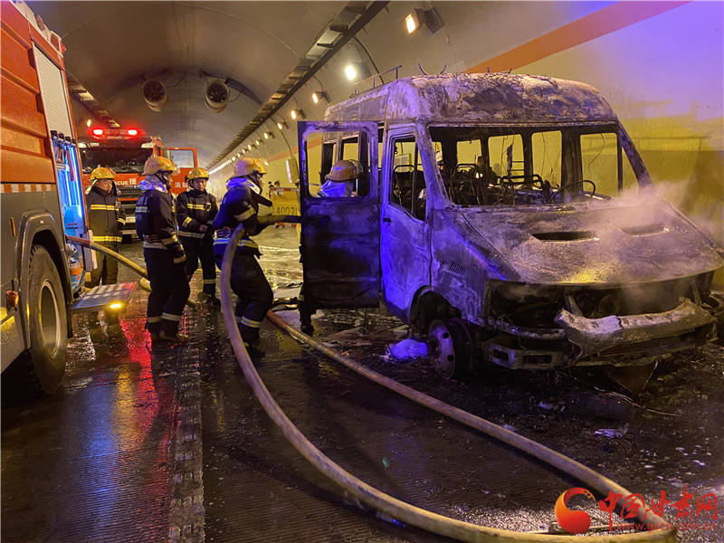 【微視頻】爭(zhēng)分奪秒！蘭州龔家灣消防救援站隧道內(nèi)搶救防疫物資