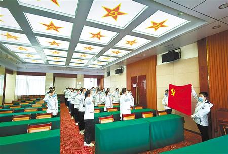 一次難得的黨課——甘肅第二、第三批援鄂醫(yī)療隊預(yù)備黨員宣誓儀式側(cè)記