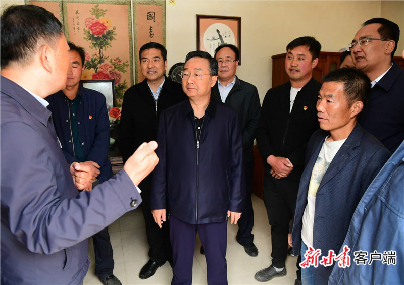 唐仁健在西和縣調(diào)研脫貧攻堅工作