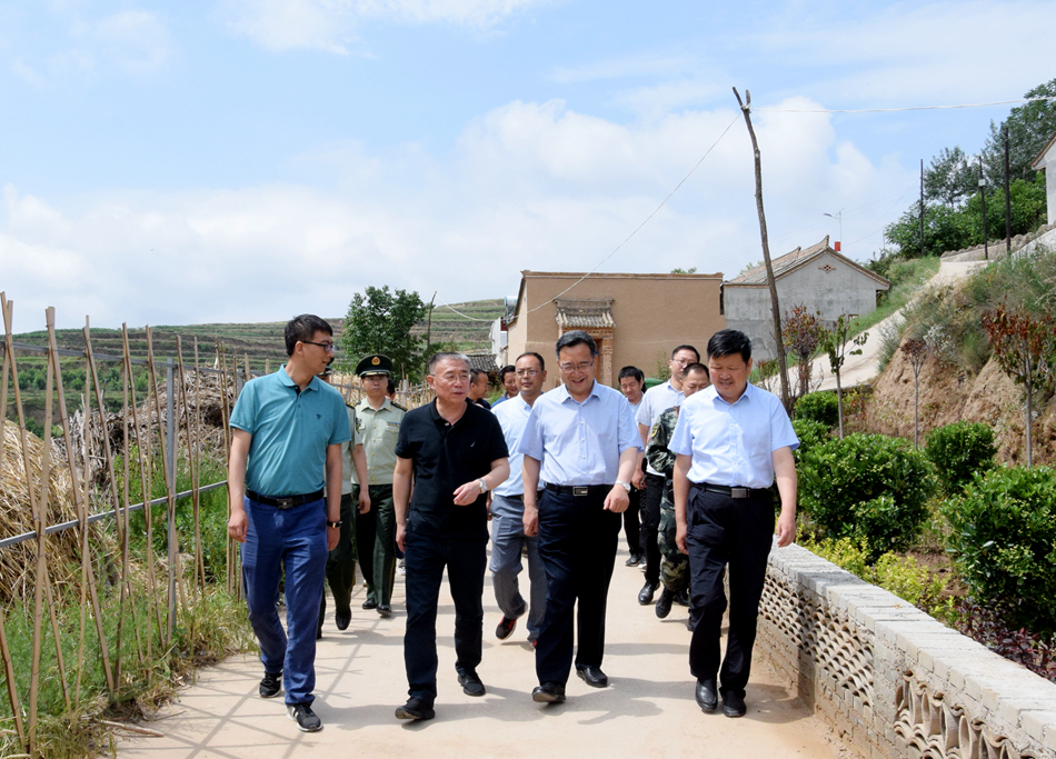 王銳深入麥積區(qū)、甘谷縣掛牌督戰(zhàn)村調(diào)研指導(dǎo)脫貧攻堅工作