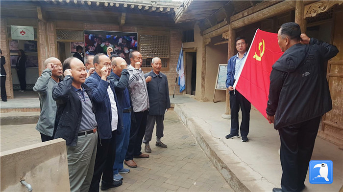 7月1日，臨夏州紀(jì)委監(jiān)委機關(guān)黨總支組織退休黨支部部分黨員前往東鄉(xiāng)縣布楞溝村史館，開展主題黨日活動。_副本.jpg