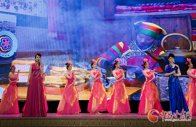 “石榴杯”甘肅省民族團結(jié)進(jìn)步創(chuàng)建“一廊一區(qū)一帶”行動文藝巡演走進(jìn)武威市（圖）