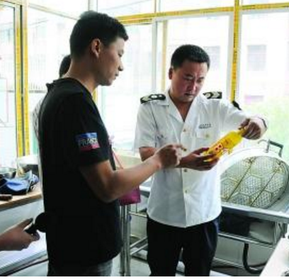 蘭州市場監(jiān)管局綜合行政執(zhí)法隊(duì)開展學(xué)校、托幼機(jī)構(gòu)食品安全專項(xiàng)檢查