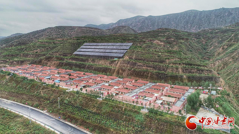 【跟著總書記看甘肅】布楞溝村：水引來了，路修通了，新農(nóng)村建起來了（圖）