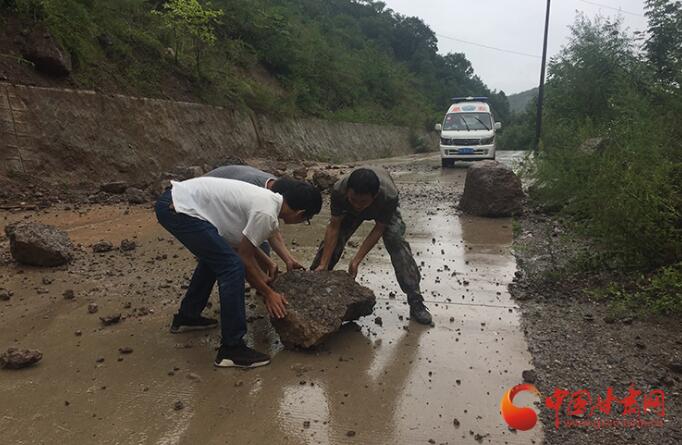 康縣長壩鎮(zhèn)：鏟車、120合力“逆行”救援群眾  