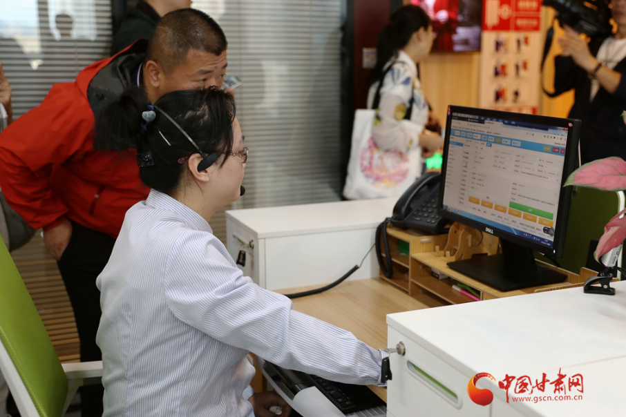 【走向我們的小康生活】蘭州：虛擬養(yǎng)老院托起幸?！跋﹃?yáng)紅”