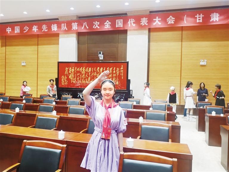 代表蘭州少先隊(duì)員參加全國少代會(huì)——這個(gè)小姑娘，攢勁！