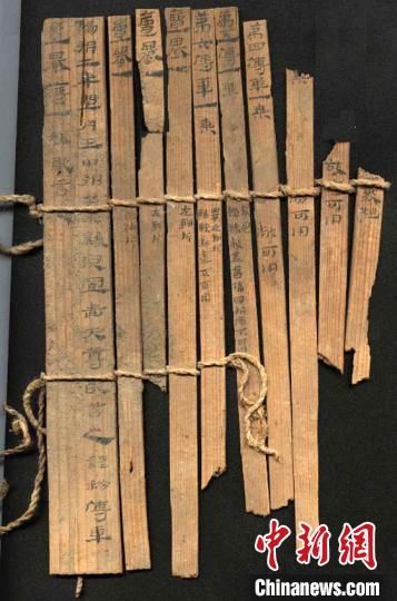 圖為藏于敦煌博物館內(nèi)的漢代簡牘。敦煌市委宣傳部供圖