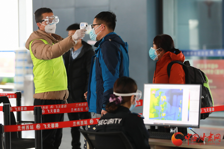 回家路上，請配合疫情防控要求 