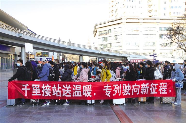 甘肅開(kāi)行節(jié)后首趟“點(diǎn)對(duì)點(diǎn)”復(fù)工復(fù)產(chǎn)專(zhuān)列