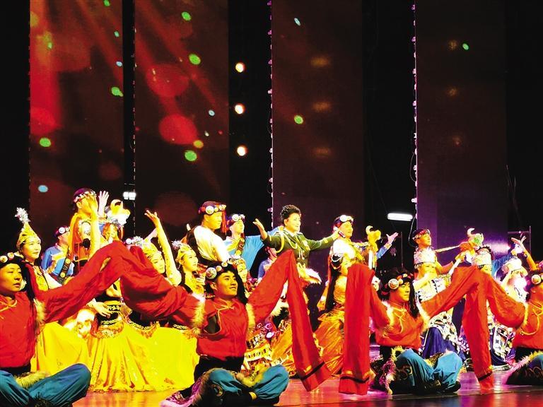 蘭州市舉行“慶七一”雙擁晚會 慶祝建黨100周年 鞏固發(fā)展堅(jiān)如磐石的軍政軍民關(guān)系