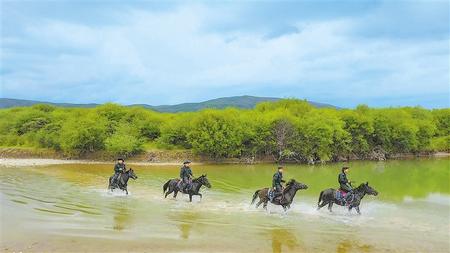 草原騎警，牧民心中的親人——記瑪曲縣公安局草原騎警大隊(duì)