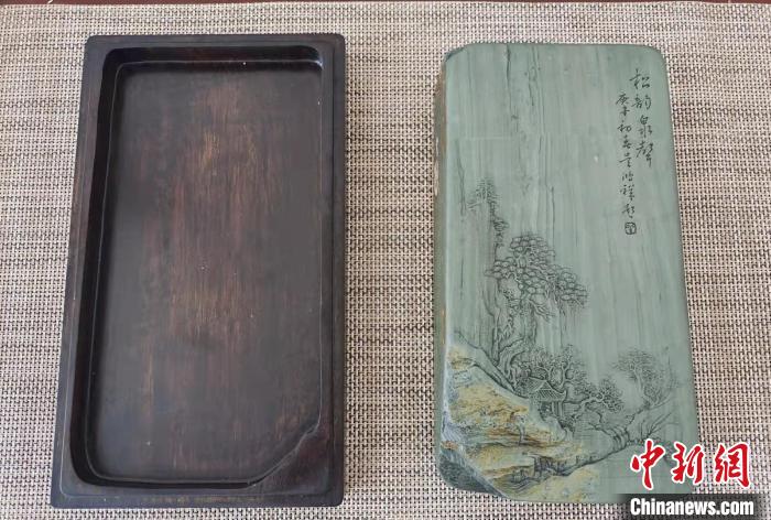 圖為盧保勝為提升洮硯文化內(nèi)涵，制作“一硯一銘、一盒一拓”成品展示。　張婧 攝