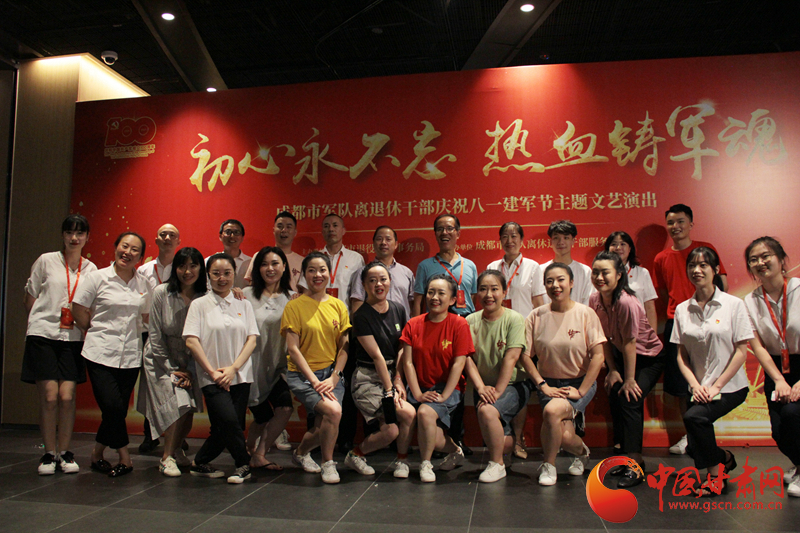 【蘭大新聞學(xué)子重走西北角】不變的軍旅情，不滅的舞臺(tái)夢(mèng)——記原成都軍區(qū)政治部戰(zhàn)旗文工團(tuán)國(guó)家一級(jí)演員楊思遠(yuǎn)