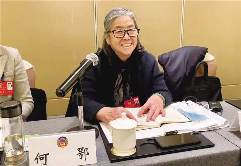 【委員風(fēng)采】“明星委員”何鄂的三個“幸?！?>
        </a><em>【委員風(fēng)采】“明星委員”何鄂的三個“幸福”</em></li>
    <li><a  target=