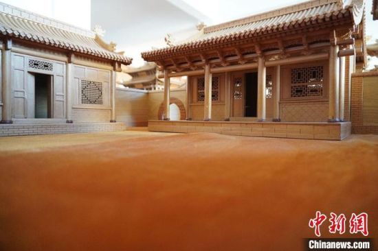 圖為微縮建筑蘭州四合院內(nèi)部結(jié)構(gòu)?！【琶赖┰?　攝