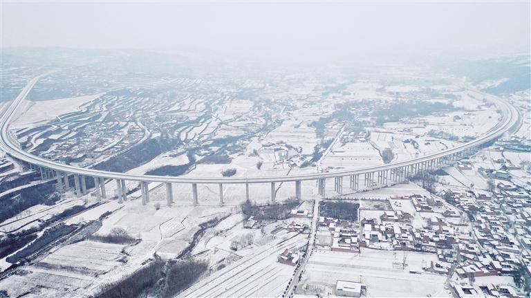 雪落山鄉(xiāng)景如畫