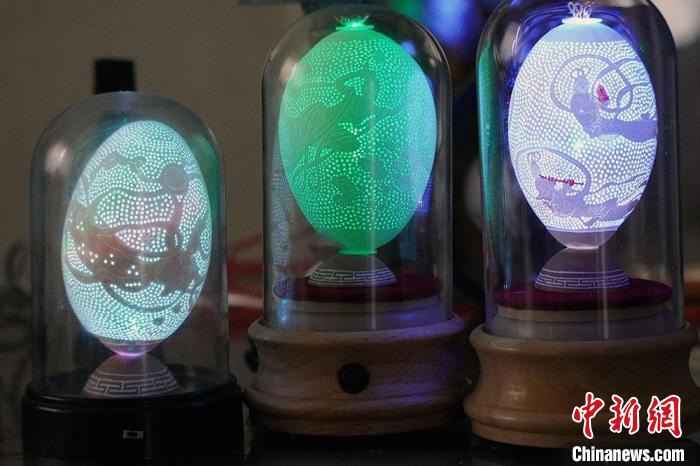 圖為以敦煌飛天為元素的蛋雕作品?！【琶赖ぴ?攝