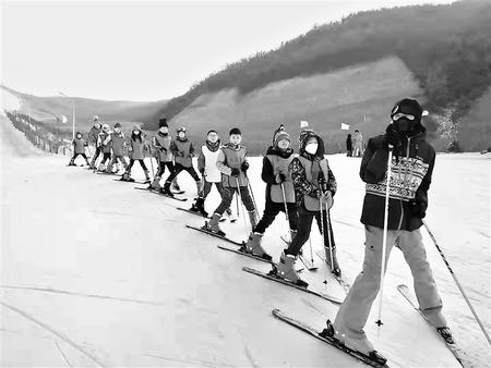 【樂享冰雪 喜迎冬奧】平?jīng)觯后w驗冰雪魅力 感受運(yùn)動快樂