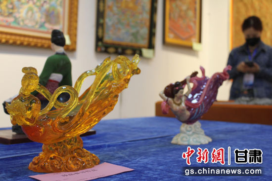 圖為敦煌飛天造型的作品。徐雪 攝