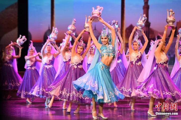 《絲路花雨》外國演員在波斯酒舞中領舞。楊艷敏 攝