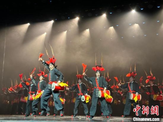 圖為涼州攻鼓子表演。楊娜 攝