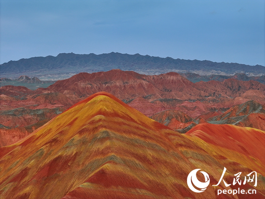 雨后的七彩丹霞，顏色格外艷麗。人民網(wǎng)記者 李根攝