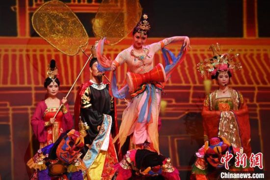 2023年第六屆敦煌文博會(huì)期間，系列演藝上演。(資料圖)李亞龍 攝