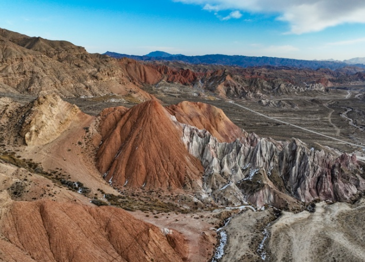 張掖：億年雕琢“外星地貌”引客來